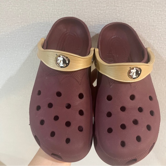 Crocs Florida State Seminoles NCAA Football Team Maroon Logo Unisex Size 12-13 - Picture 3 of 12